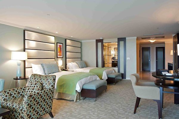 miami-beach-suite-fontainebleau-5th-floor-large-jr-sorrento-tower-4-full