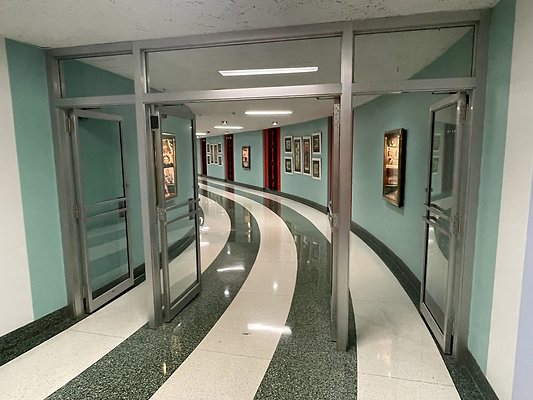 greenbrier-hotel-bunker-v0-ohx6syx04k6f1