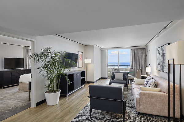 LOEWS Miami grand king suite 2760CA3C-3533-4481-B8080BC0BE4AB392 da20619b-9ed3-4099-ad39440f6ded0ce7
