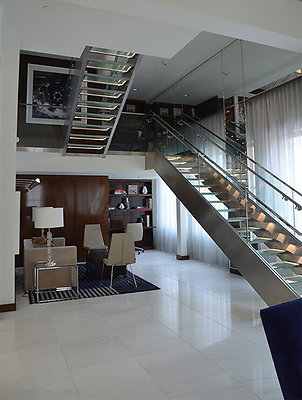 2014-04-05-HP12JouleSuiteglassstaircase-thumb