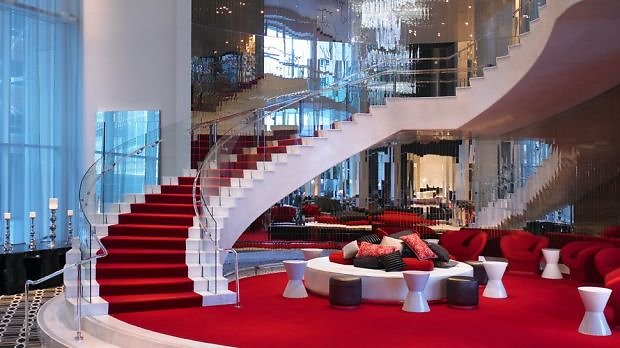 006824-15-lobby-staircase