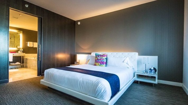 W-Hotel-Hollywood-Marvellous-Suite-1024x576
